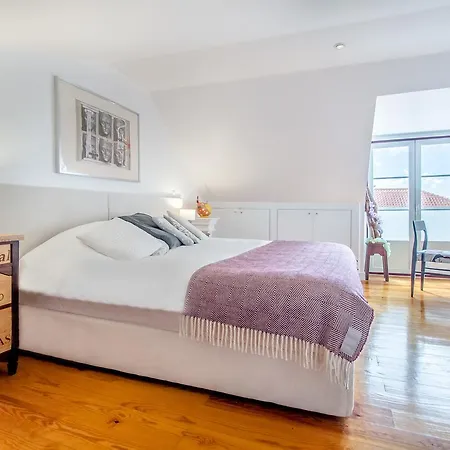 Santos Art Duplex Apartment Lisbon