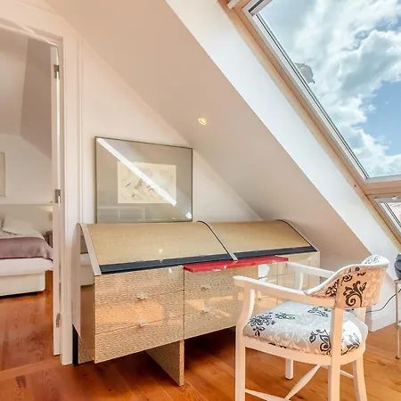 Santos Art Duplex Apartment Lisbon