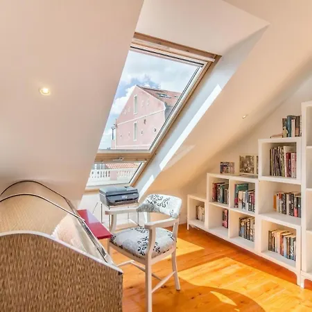 Santos Art Duplex Apartment Lisbon